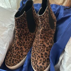 Super cool Stuart Weitzman Sneakers